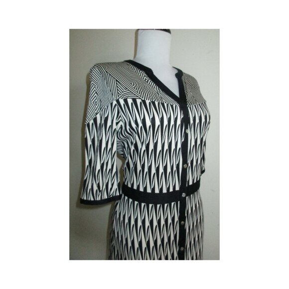 Diane Von Furstenberg Silk Black and White Geometric Print Snap Dress Size 8 - Picture 5 of 11